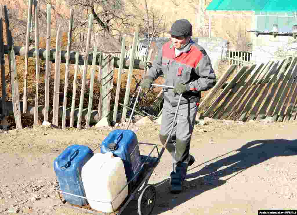 Завод жайгашкан өндүрүштүк аймакта жашоо-тиричилик оор.&nbsp;