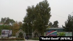 Даромадгоҳи Боғи фарҳангу фароғати шаҳри Кӯлоб.