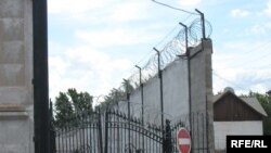 Қирғиз ҳуқуқ фаоллари ўзбек ҳибсхонасига тушганларнинг қийноққа солиниш эҳтимолидан ташвишда.