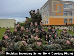 Акцыя да Дня перамогі з удзелам школьнікаў Рэчыцы. Фота рэчыцкай СШ № 6