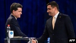 Нікушор Дан і Джордже Сіміон (праворуч) на єдиних телевізійних дебатах, що відбулися під час кампанії