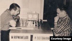 Türkmenistanyň dört gezek çempiony bolan Mämmet Nurmämedow dünýä çempiony bolan Mihail Botwinnik bilen ilkinji küşt oýnan türkmen küştçüsi boldy. 