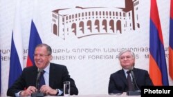 Armenia -- Foreign Minister Edward Nalbandian (R) and his visiting Russian counterpart Sergey Lavrov at a press conference in Yerevan, 2Apr2012.