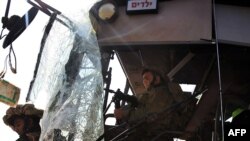 اتوبوس سرویس مدرسه که قربانی حمله راکتی شد