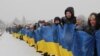 На честь Дня Соборності України в «ланцюг єдності» стали сотні мешканців Бахмута (рос.)
