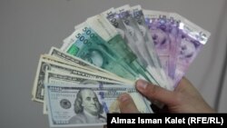 Өткөн айда рубль, теңге менен катар сом да девальвация болгон. 