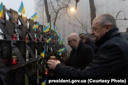 У цырымоніі ўшанаваньня памяці ўзялі прадстаўнікі Вярхоўнай Рады, Кабінэту міністраў і грамадзкіх арганізацый