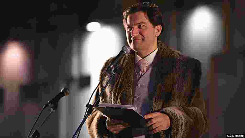 Камал театры каршында яңа сезон ачу тантанасы. Фәнис Җиһанша.&nbsp;