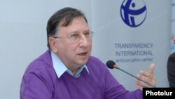 Исполнительный директор Антикоррупционного центра «Транспаренси интернешнл» Варужан Октанян (архив)