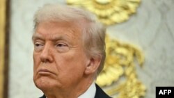 Трамп написав, що сказав як Зеленському, так і Путіну, що «настав час припинити вбивства і укласти угоду». Він додав, що «вони повинні зупинитися там, де вони є»