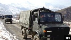 نیروهای ترکیه در حال عقب نشینی از شمال عراق.
عکس از: EPA