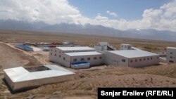 Кыргыз-кытай "Кайди" компаниясынын имараттары. Чоң-Алай, 17-август, 2012.        