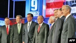 در ميان جمهوريخواهان شرايط کمی فرق می کند، به ويژه اينکه جنگ عراق به رهبری يک رييس جمهوری جمهوريخواه آغاز شده و رای دهندگان با حساسيت بسیار، سوالاتی درباره موضع اين حزب در برابر ايران می پرسند.