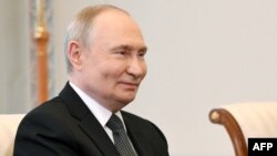 Путін й інші кремлівські чиновники послідовно заявляли, що вони не вважають Україну незалежною державою з власною історією, ідентичністю й культурою, окремою від Росії, зауважують аналітики