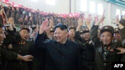  رهبر کره شمالی پس از آزمایش موشک بالستیک قاره پیمای این کشور.