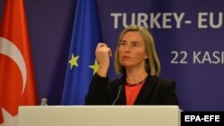 "Bu elhenç jenaýata jogapkär adamlar hökman jogapkärçilige çekilmeli” diýip, Mogherini Ankarada aýtdy.