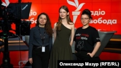 Зліва направо: переможниці стипендії імені Інни Кузнецової Ольга Ткач, Олександра Левчак, Галина Гичка