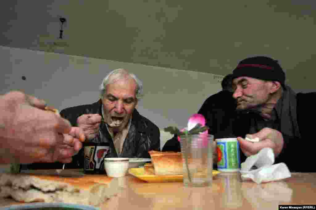 Armenia -- Homeless people in one of Yerevan's shelters, Yerevan, 13Dec2012
