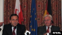 Міністри закордонних справ Польщі та Німеччини Радослав Сікорський та Франк-Вальтер Штайнмаєр, Київ, 17 чернвя 2009 р.