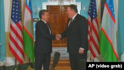 Президент Узбекистана Шавкат Мирзияев встретился с госсекретарем США Майком Помпео. Вашингтон, 17 мая 2018 года.
