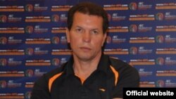 Олимҷон Рафиков ду соли ахир сармураббии дастаи "Истиқлол"-и Душанбе буд.