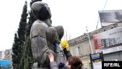 В международный женский день некоторые грузинские правозащитные организации решили провести акцию поддержки женщинам, которые стали жертвами сексуального насилия во время августовской войны 2008 года