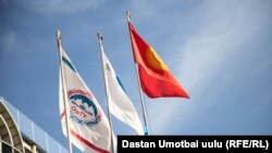 ОшТУ  - Ош облусундагы ири жогорку окуу жайларынын бири. Анда 21 миңден ашуун студен билим алат.