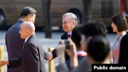 Ци Цзинпин ва Шавкат Мирзиёевнинг учрашуви. Ўзбекистон президенти Хитойга рафиқаси билан борган. 