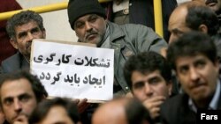 در ایران بارها رانندگان شرکت واحد در اعتراض به بازداشت اسانلو دست به تحصن زدند.