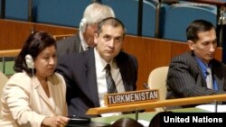 Aksoltan Ataýewa (Ç) BMG-niň Baş Assambleýasynyň 60-njy sessiýasynda, Nýu-Ýork, 22-nji sentýabr, 2012 ý.