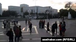 Ашхабод кўчасидаги манзара.