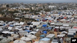 یکی از اردوگاه‌های چادری آوارگان در حاشیه رفح، جنوب نوار غزه