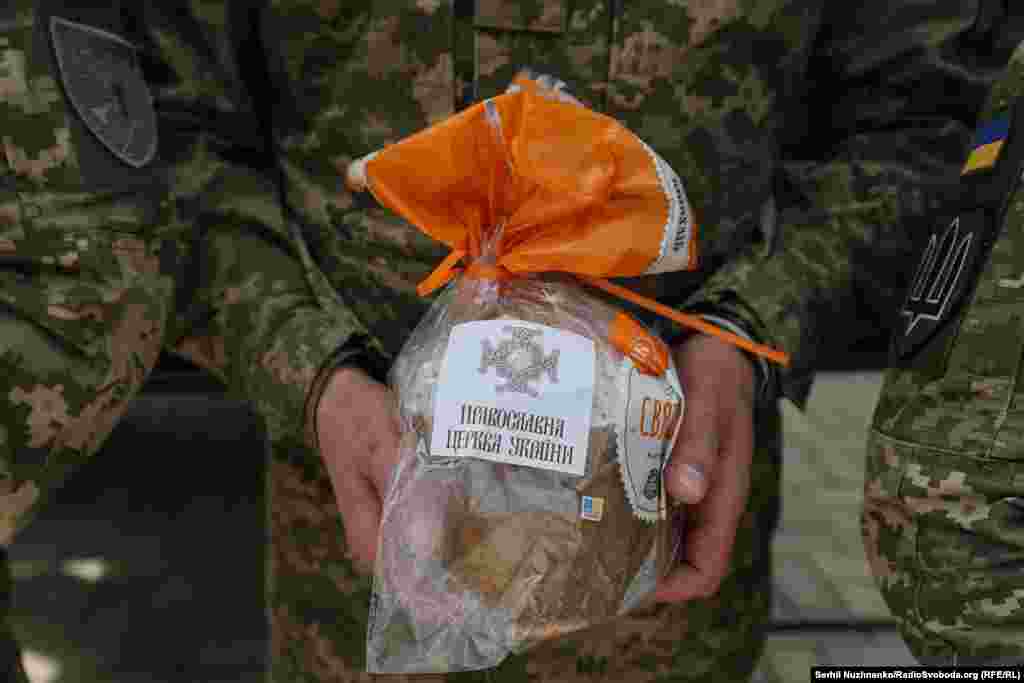 Паски, які на Великдень куштуватимуть військові, підготували благодійники