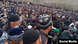 На похороны известного богослова пришли сотни верующих