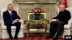 Карзай менен Чак Хагелдин сүйлөшүүсү. Кабул, 10-март, 2013-жыл. 