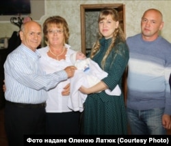 Віра Мудра з чоловіком, дочкою, внуком