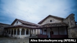Aziz yerler, kündelik yaşayış ve facialar: Qırımnıñ tamır halqlarınıñ mirası (fotogalereya)
