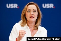 În privința educației, Elena Lasconi propune eliminarea numirilor politice pentru funcțiile din sistemul de educație.