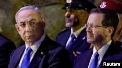 بنیامین نتانیاهو و اسحاق هرتزوگ در یک مراسم رسمی در اورشلیم، اردیبهشت ۱۴۰۳