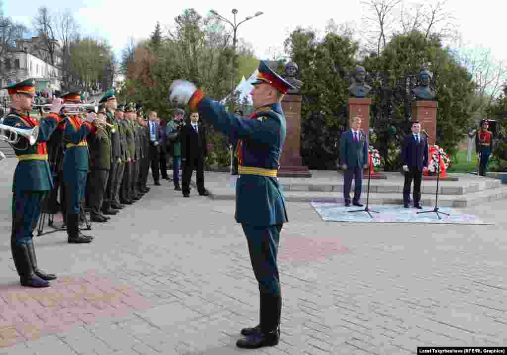 Бул эрдик 28 панфиловчунун баатырлыгы катары тарыхта сакталып калган. 1942-жылы Дүйшөнкул Шопоковго Советтер Союзунун Баатыры наамы ыйгарылган.