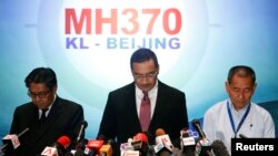 Исполняющий обязанности министра транспорта Малайзии Хисхаммуддин Хусейн во время пресс-конференции в Куала-Лумпуре