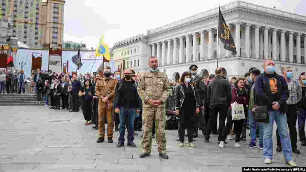 Попрощатися із загиблим військовим прийшли побратими, близькі та кияни
