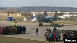 Сириядан  кайткан алгачкы учактардын бири. Воронеж облусундагы аба база. 15-март, 2016-жыл. 