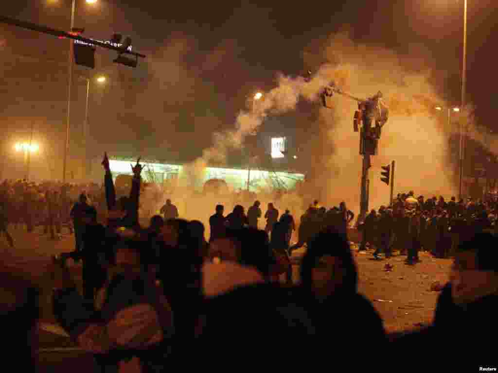 مقابله پلیس ضد شورش با تظاهرکنندگان در قاهره