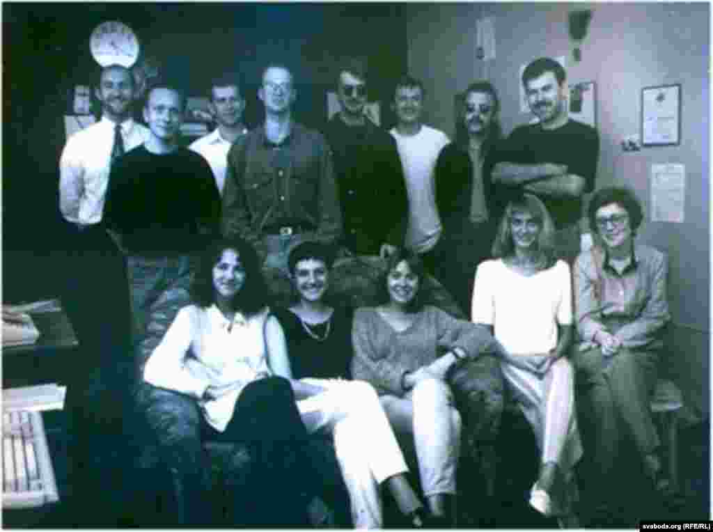 Вольга Караткевіч з калегамі з радыё 101.2. 1995 альбо 1996 год.