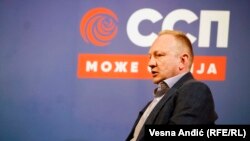 "Nismo došli po podršku, došli smo da sa predstavnicima najveće svetske sile razgovaramo i iznesemo stavove o svemu što se dešava u Srbiji", rekao je Đilas za Glas Amerike posle sastanka sa specijalnim predstavnikom SAD za Zapadni Balkan Gabrijelom Eskobarom.