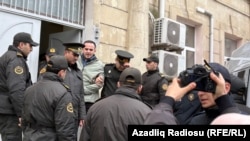 Фарыд Мэхралізадэ перад адным з судовых паседжаньняў