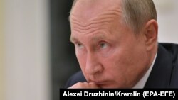 ولادیمیر پوتین همسایه‌های ایران را به گفت‌وگو با تهران دعوت کرده است.