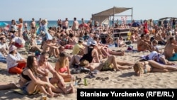 Koktebel Jazz festivaliniñ seyircileri. Çernomorsk, 2016 senesi