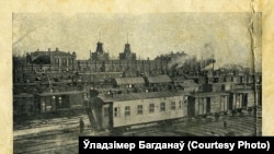 Від на пасажырскую станцыю Менску на фота, зробленым падчас Перашай сусьветнай вайны, прыкладна ў 1918 годзе.